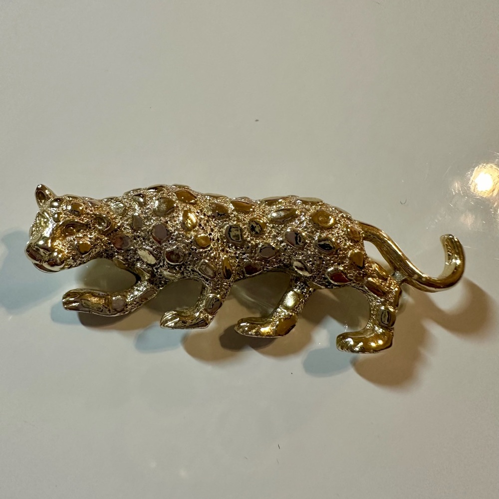 GERRY'S GOLD TONE LEOPARD JAGUAR PANTHER WILD CAT PIN BROOCH - Picture 1 of 3